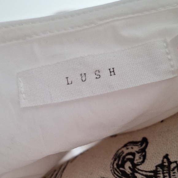 Lush White Blouse with Peter Pan Collar - Picture 2 of 5